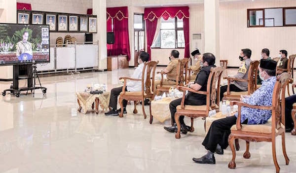 Arahan Presiden Joko Widodo: Kepala Daerah Waspadai Varian Baru COVID-19